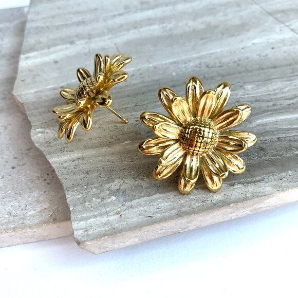 New ~ Anthropologie Shashi Daffodil Gold Flower Stud Earrings - Picture 4 of 9